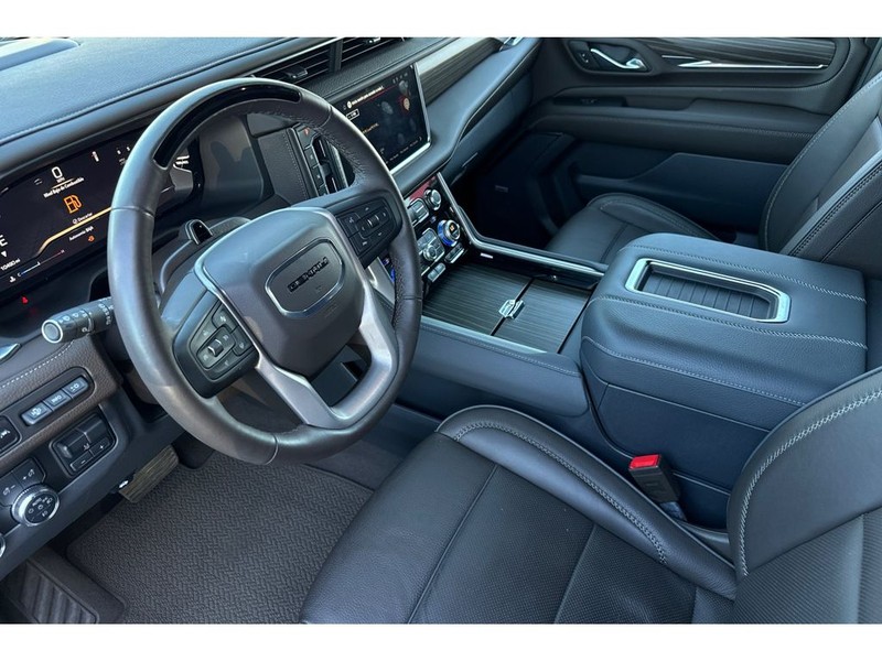 GMC Yukon Vehicle Full-screen Gallery Image 10