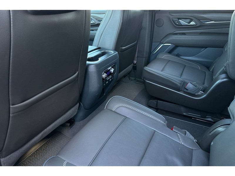 GMC Yukon Vehicle Full-screen Gallery Image 13