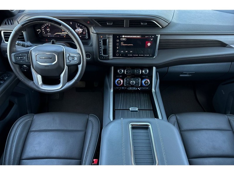 GMC Yukon Vehicle Full-screen Gallery Image 14