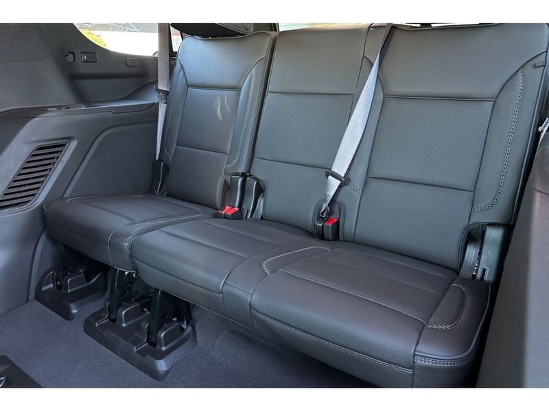 GMC Yukon Vehicle Full-screen Gallery Image 17