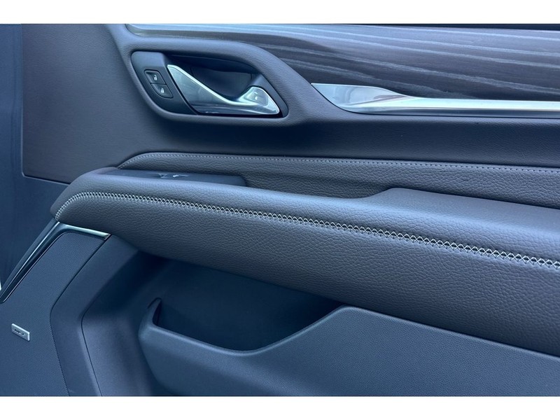 GMC Yukon Vehicle Full-screen Gallery Image 20