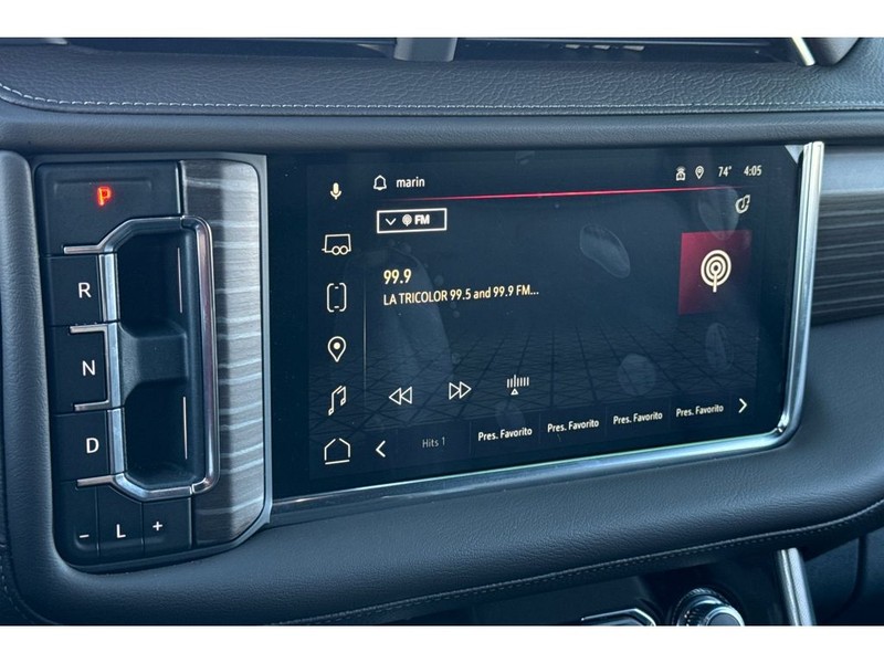 GMC Yukon Vehicle Full-screen Gallery Image 21