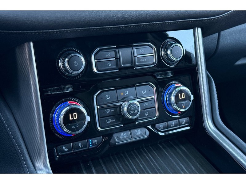 GMC Yukon Vehicle Full-screen Gallery Image 22