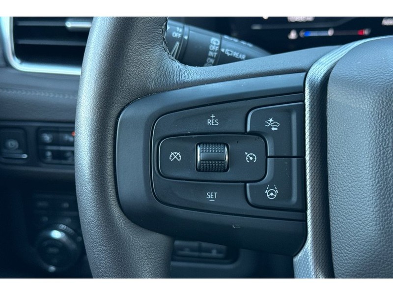 GMC Yukon Vehicle Full-screen Gallery Image 26