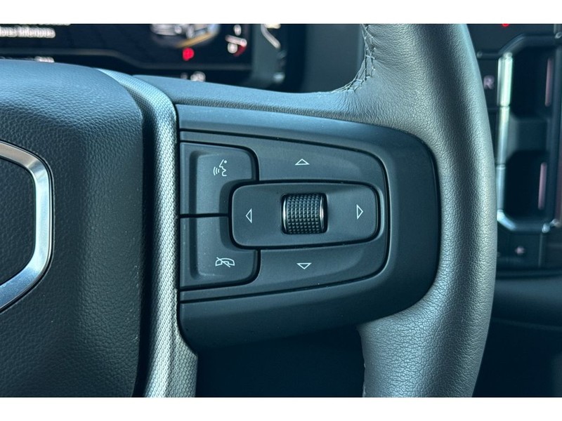 GMC Yukon Vehicle Full-screen Gallery Image 27