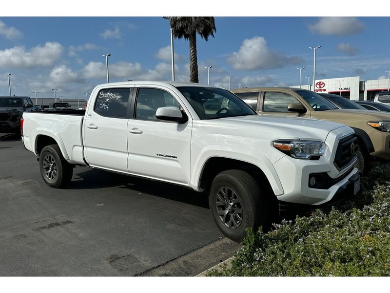Toyota Tacoma Vehicle Full-screen Gallery Image 02