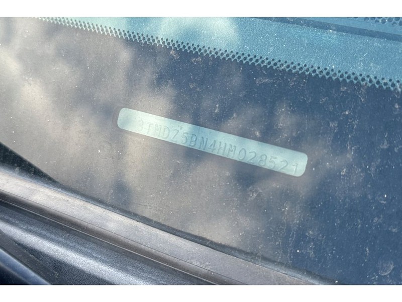 Toyota Tacoma Vehicle Full-screen Gallery Image 08