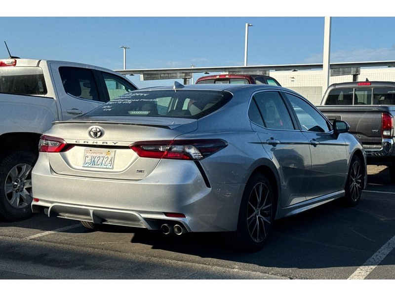 Toyota Camry Vehicle Full-screen Gallery Image 03