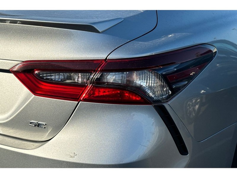 Toyota Camry Vehicle Full-screen Gallery Image 05