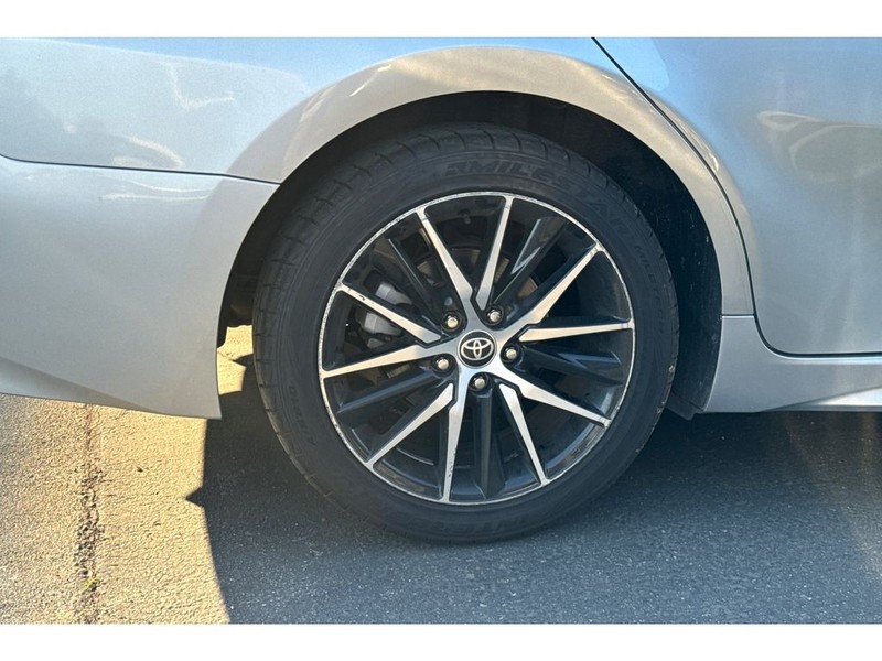 Toyota Camry Vehicle Full-screen Gallery Image 06