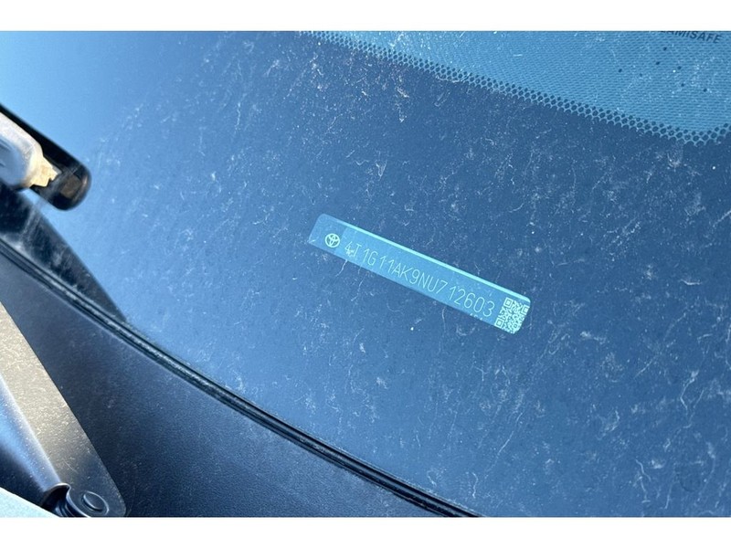 Toyota Camry Vehicle Full-screen Gallery Image 08