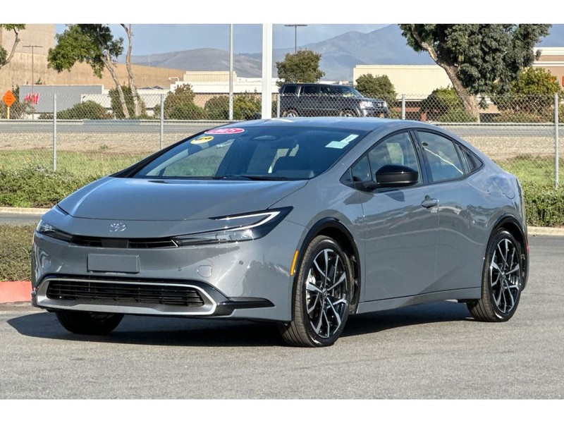 Toyota Prius Prime Vehicle Full-screen Gallery Image 08