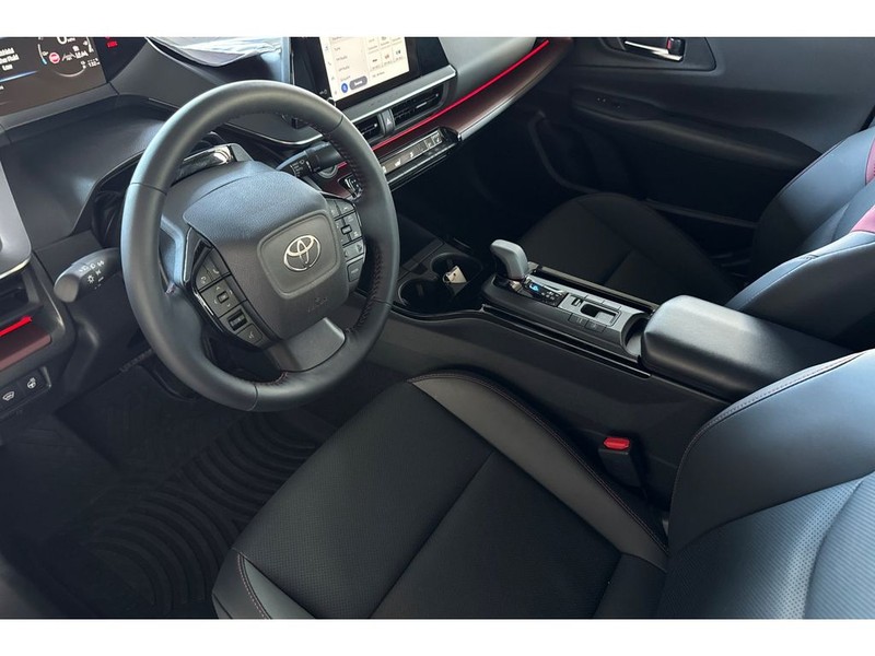 Toyota Prius Prime Vehicle Full-screen Gallery Image 10