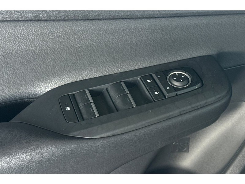 Toyota Prius Prime Vehicle Full-screen Gallery Image 12