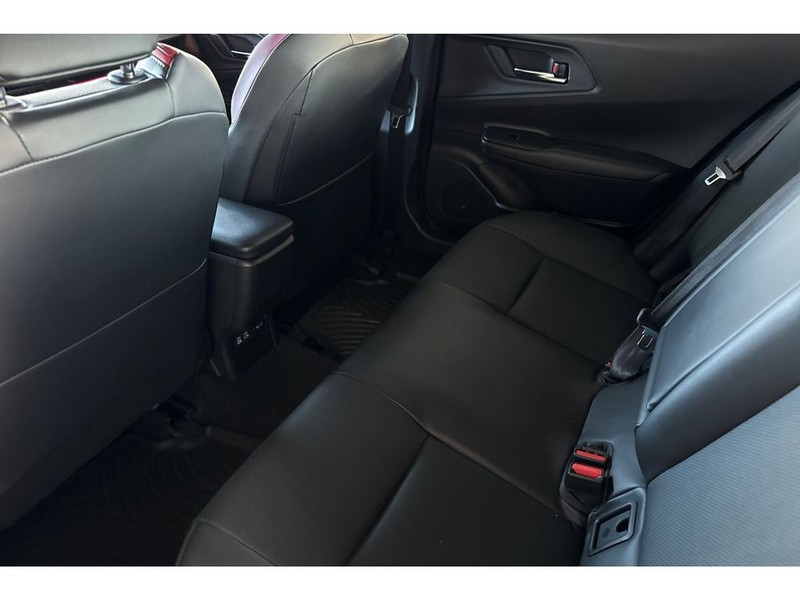 Toyota Prius Prime Vehicle Full-screen Gallery Image 13