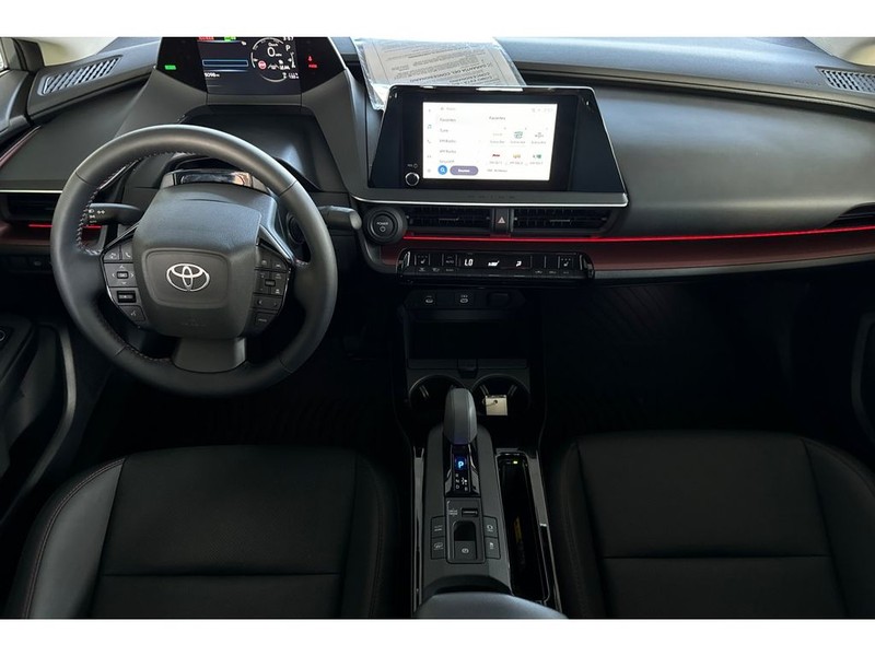 Toyota Prius Prime Vehicle Full-screen Gallery Image 15