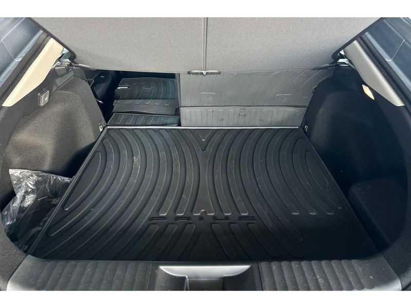 Toyota Prius Prime Vehicle Full-screen Gallery Image 17