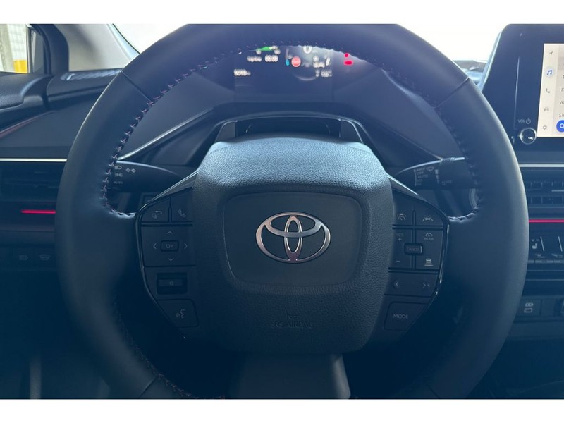 Toyota Prius Prime Vehicle Full-screen Gallery Image 24