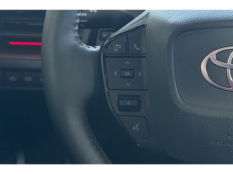 Toyota Prius Prime Vehicle Full-screen Gallery Image 25