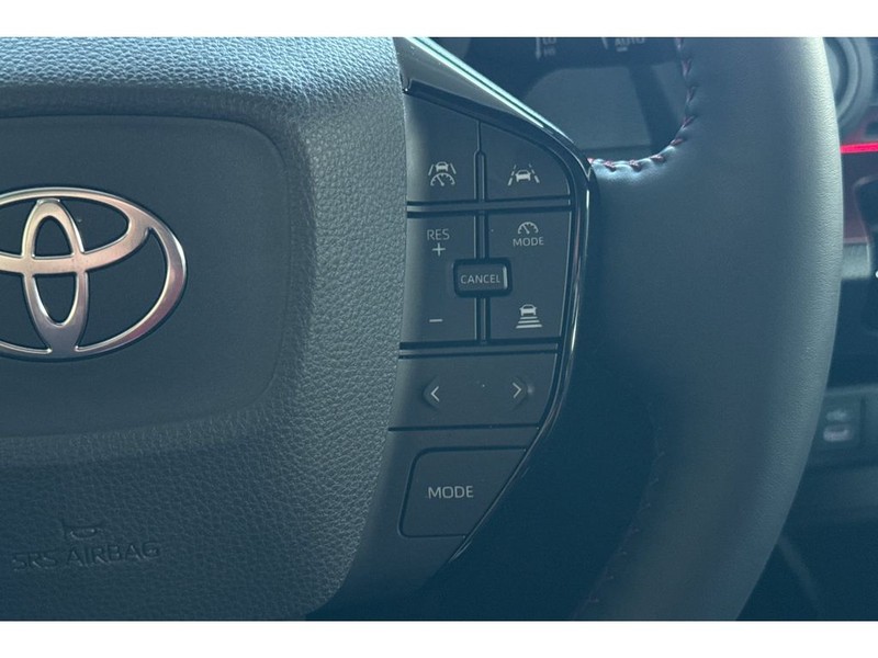 Toyota Prius Prime Vehicle Full-screen Gallery Image 26