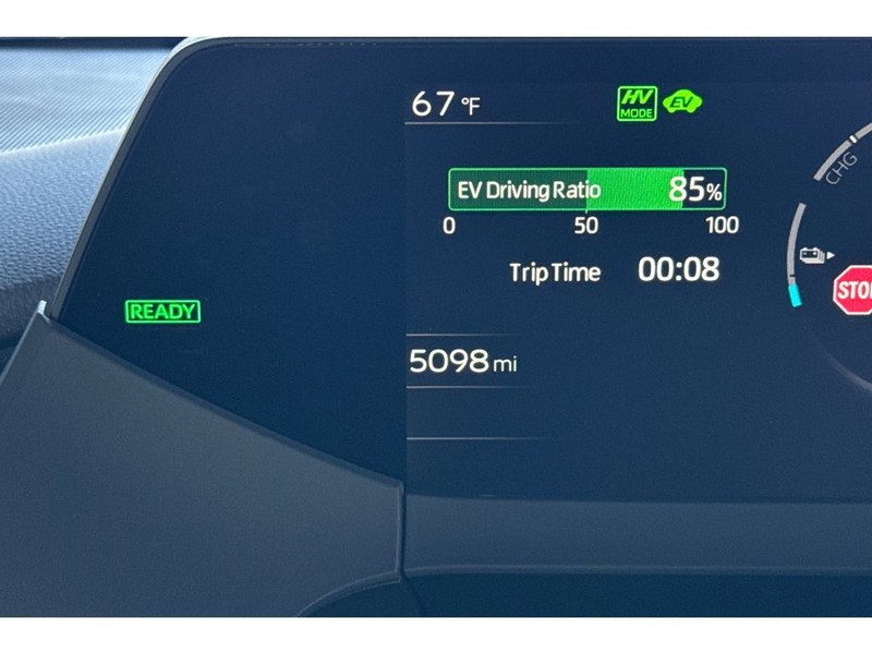 Toyota Prius Prime Vehicle Full-screen Gallery Image 28