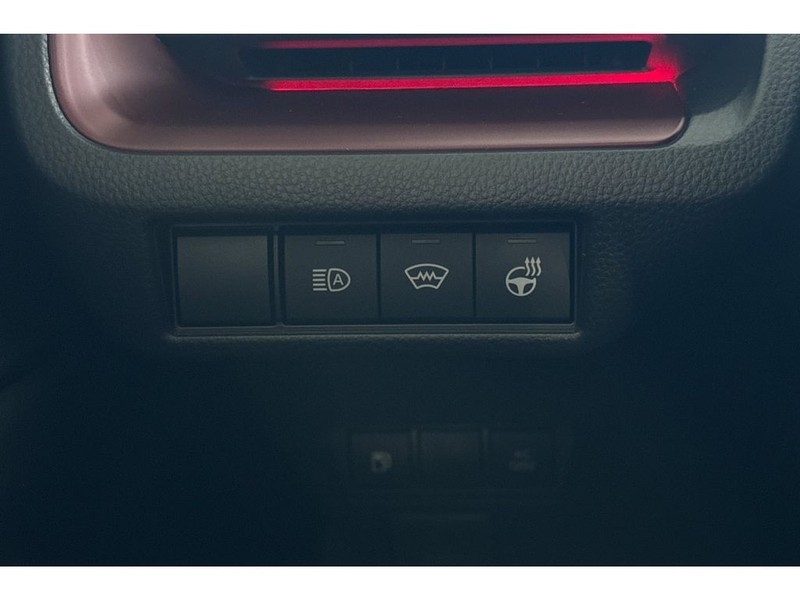 Toyota Prius Prime Vehicle Full-screen Gallery Image 29