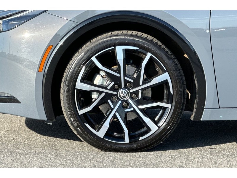 Toyota Prius Prime Vehicle Full-screen Gallery Image 30