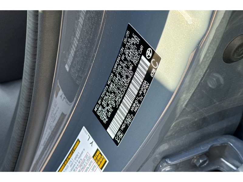 Toyota Prius Prime Vehicle Full-screen Gallery Image 32