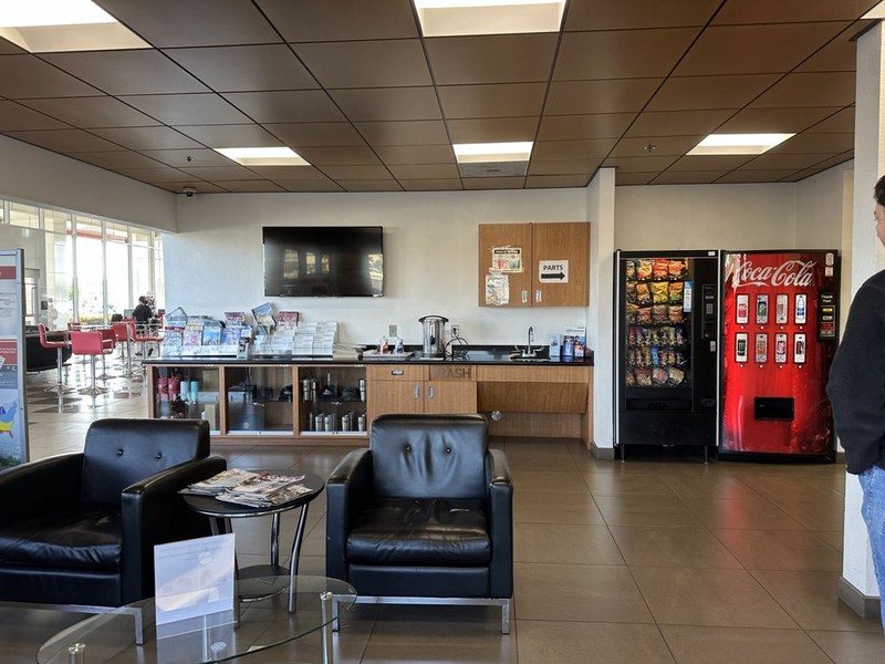 Toyota Prius Prime Vehicle Full-screen Gallery Image 35