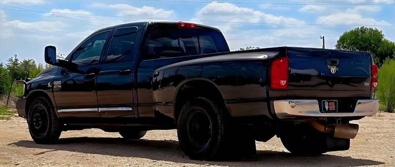 Dodge Ram 3500 Vehicle Full-screen Gallery Image 05