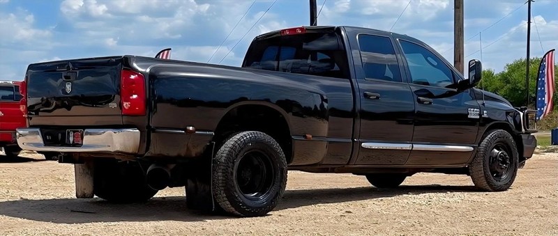Dodge Ram 3500 Vehicle Full-screen Gallery Image 06