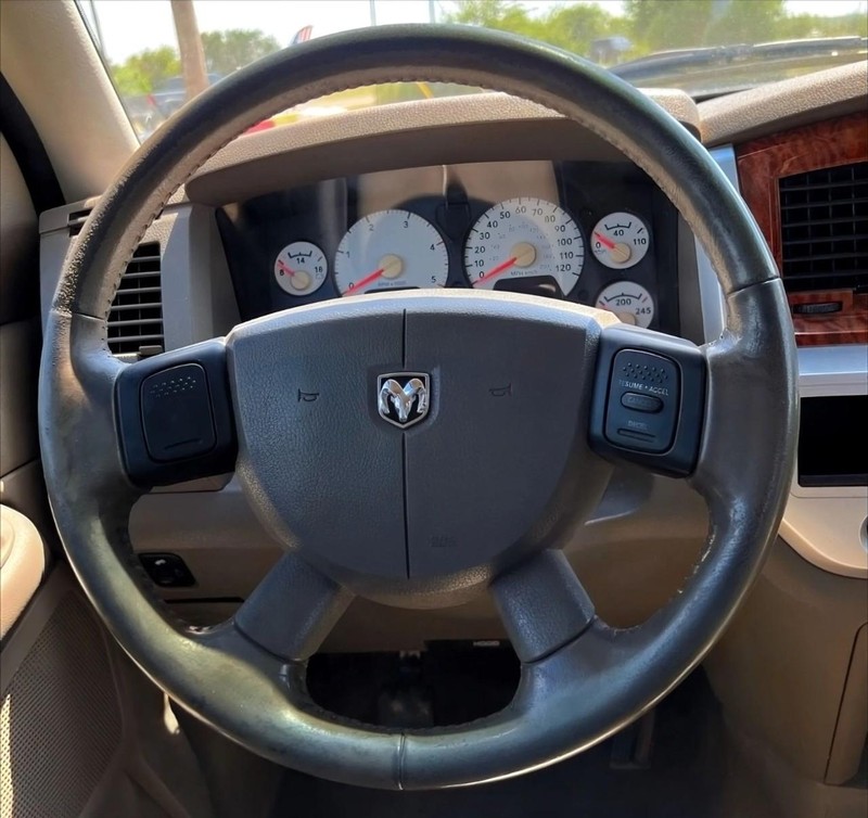 Dodge Ram 3500 Vehicle Full-screen Gallery Image 10