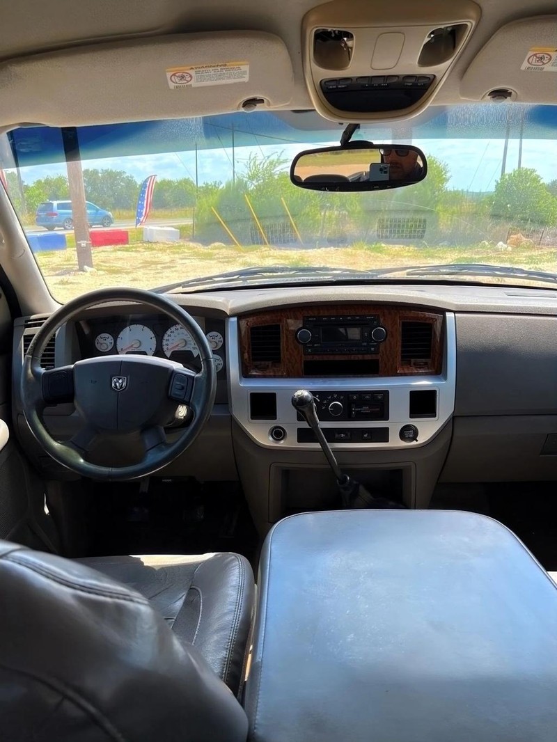 Dodge Ram 3500 Vehicle Full-screen Gallery Image 12