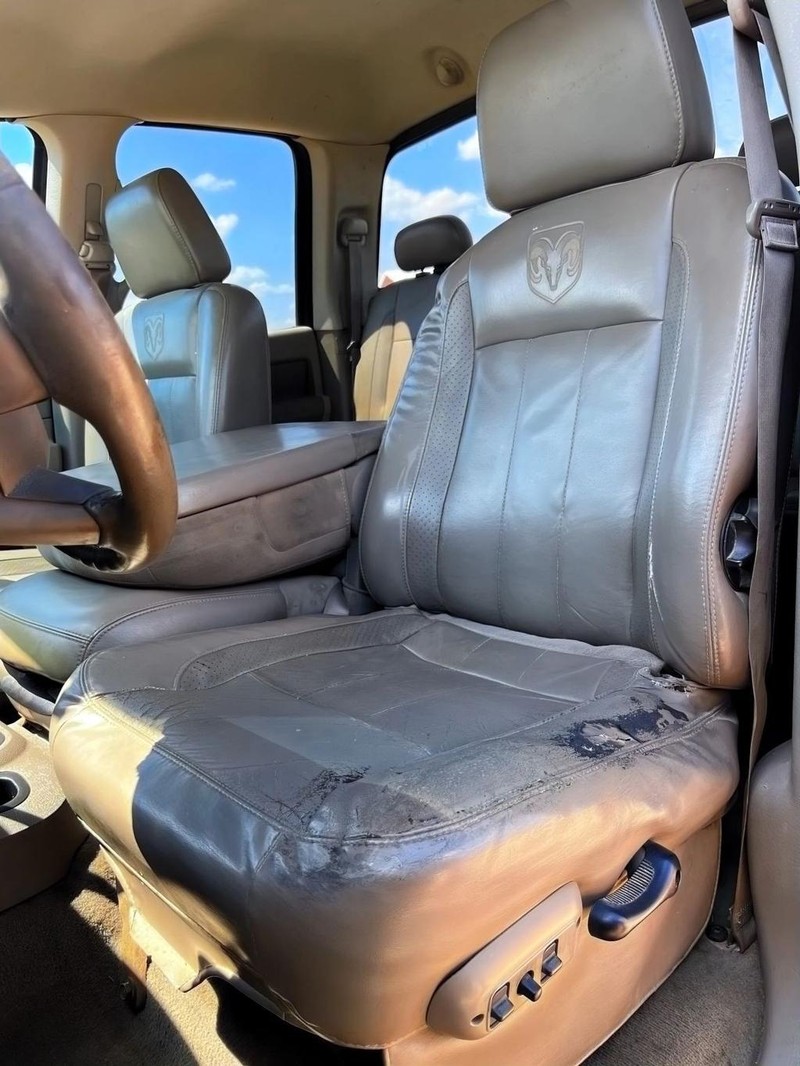 Dodge Ram 3500 Vehicle Full-screen Gallery Image 13