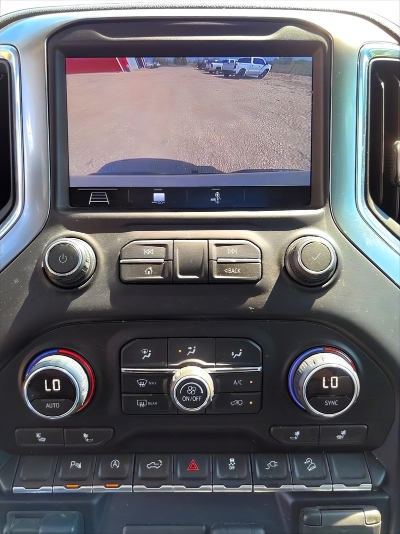 Chevrolet Silverado 1500 Vehicle Full-screen Gallery Image 12