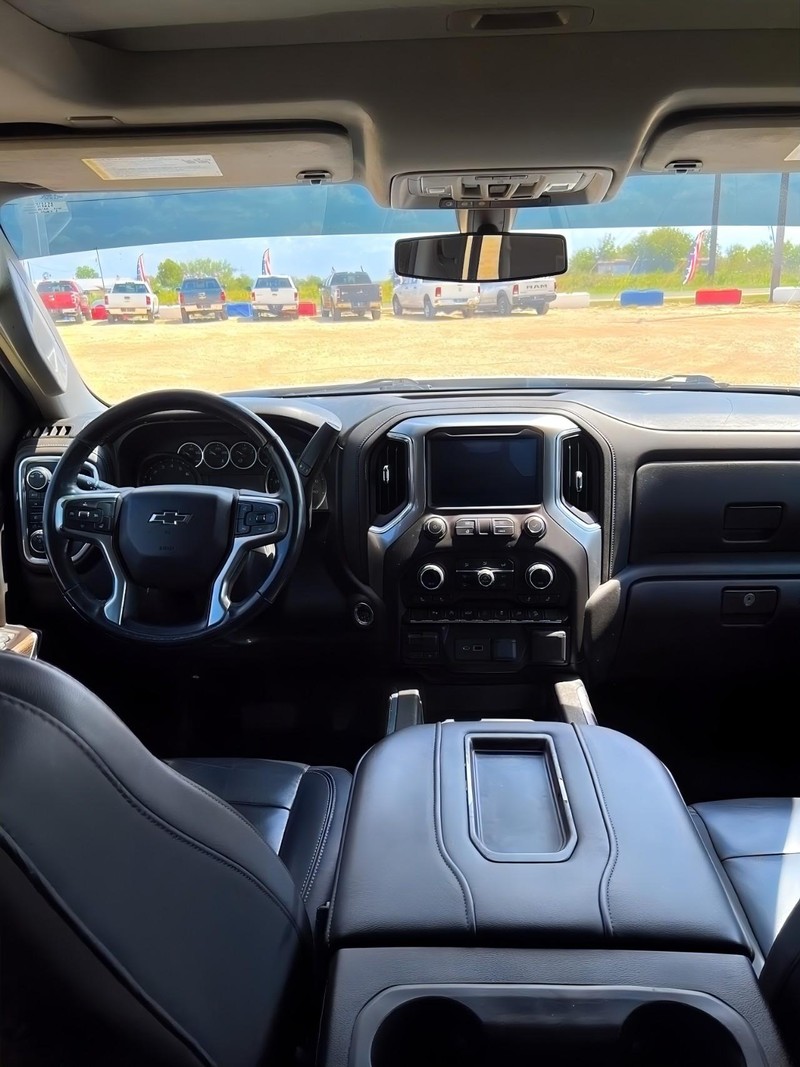 Chevrolet Silverado 1500 Vehicle Full-screen Gallery Image 13