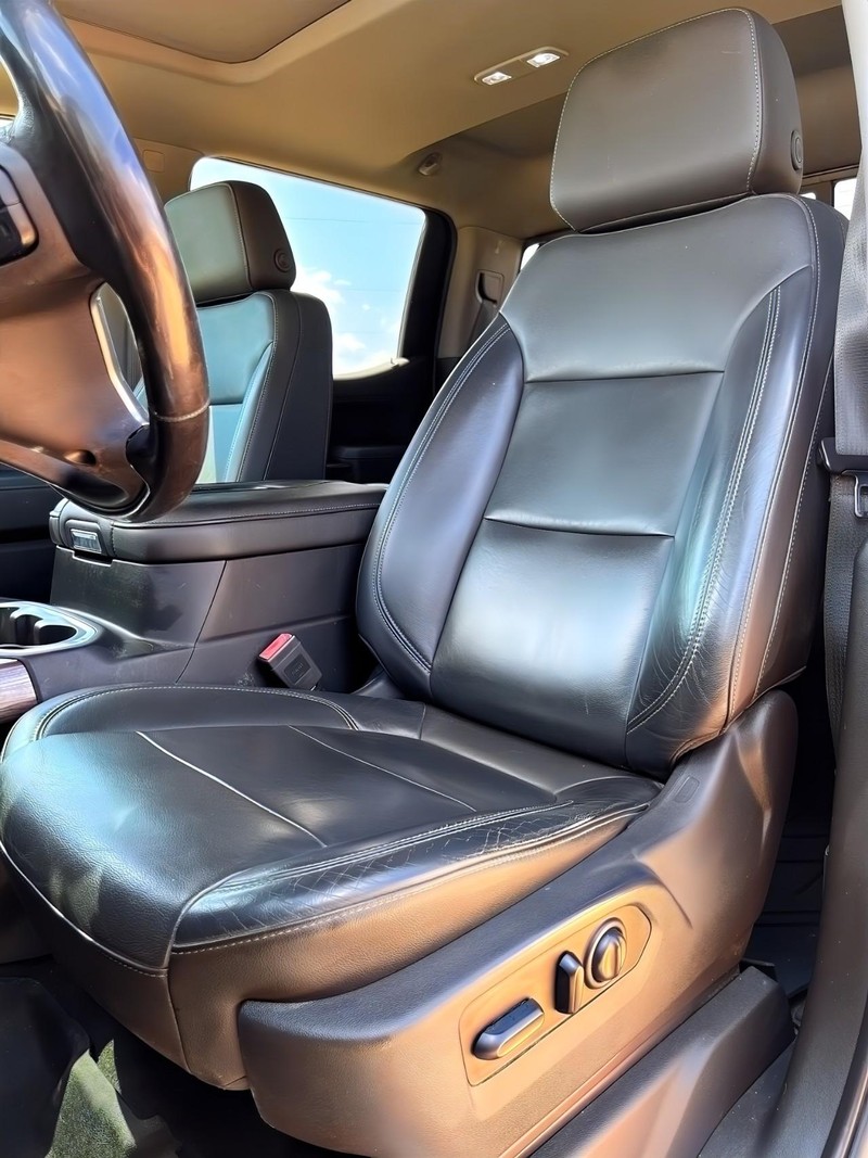 Chevrolet Silverado 1500 Vehicle Full-screen Gallery Image 15