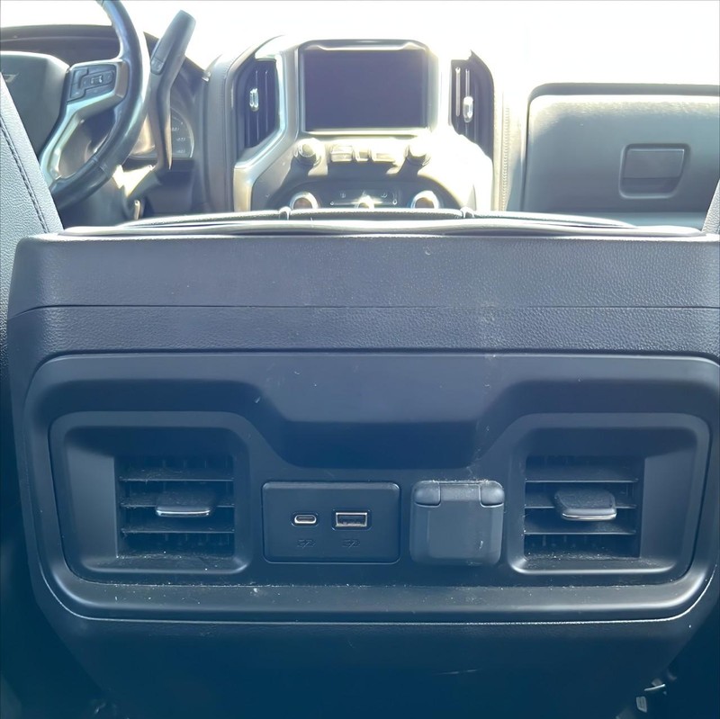 Chevrolet Silverado 1500 Vehicle Full-screen Gallery Image 17