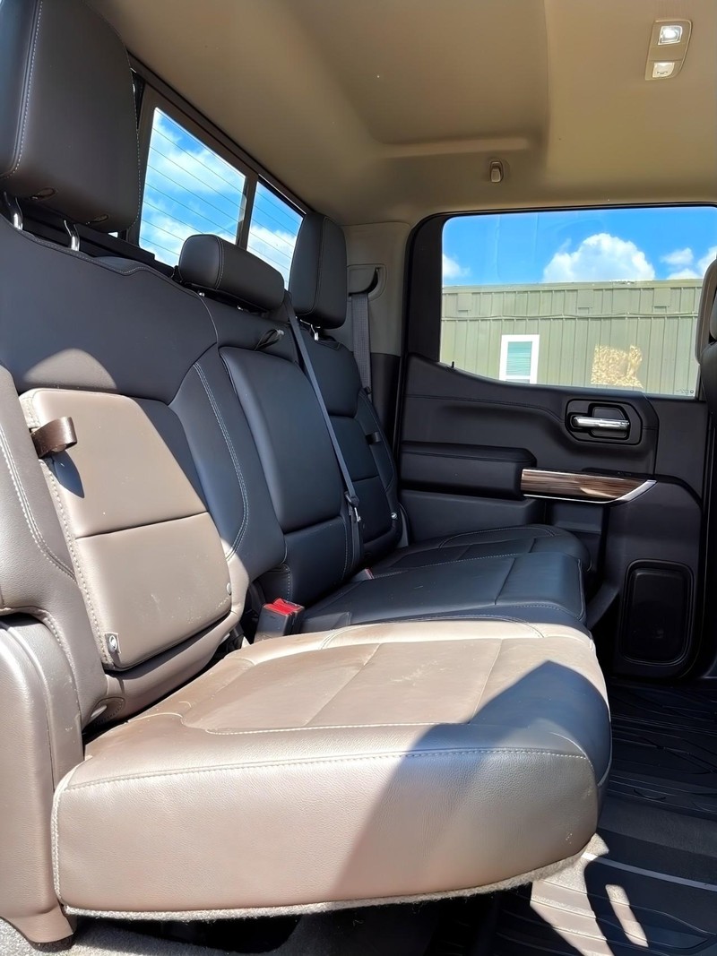 Chevrolet Silverado 1500 Vehicle Full-screen Gallery Image 18