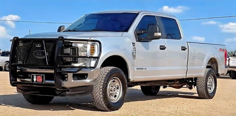 Ford Super Duty F-250 SRW Vehicle Full-screen Gallery Image 02