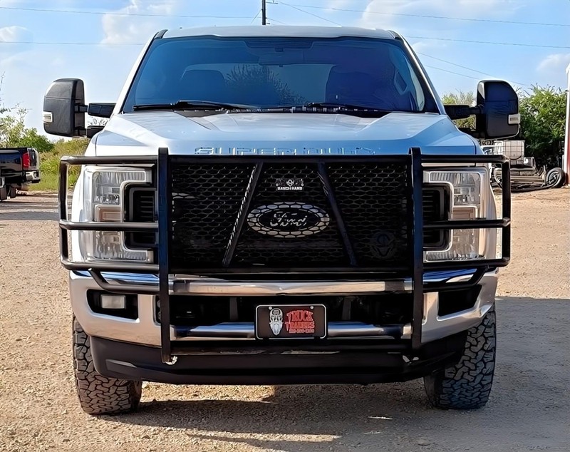 Ford Super Duty F-250 SRW Vehicle Full-screen Gallery Image 07