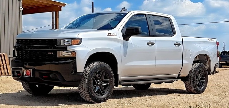 Chevrolet Silverado 1500 LTD Vehicle Full-screen Gallery Image 02