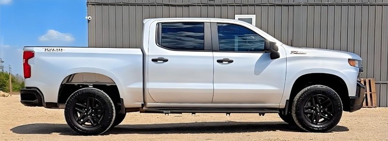 Chevrolet Silverado 1500 LTD Vehicle Full-screen Gallery Image 03