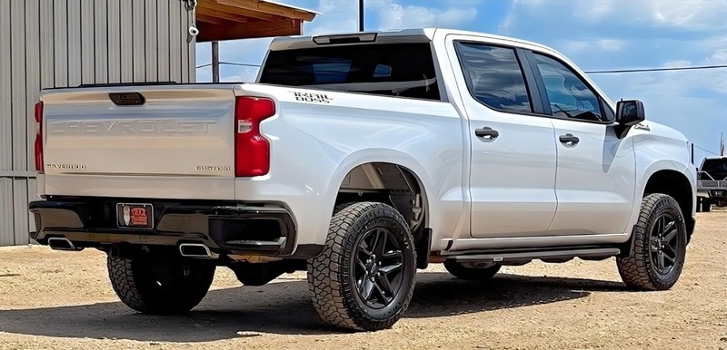 Chevrolet Silverado 1500 LTD Vehicle Full-screen Gallery Image 05