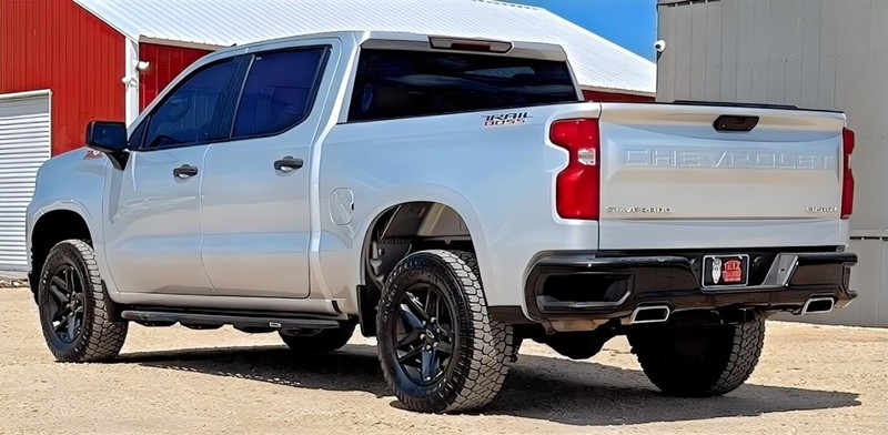 Chevrolet Silverado 1500 LTD Vehicle Full-screen Gallery Image 06