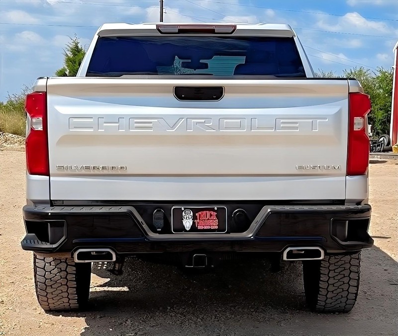 Chevrolet Silverado 1500 LTD Vehicle Full-screen Gallery Image 08