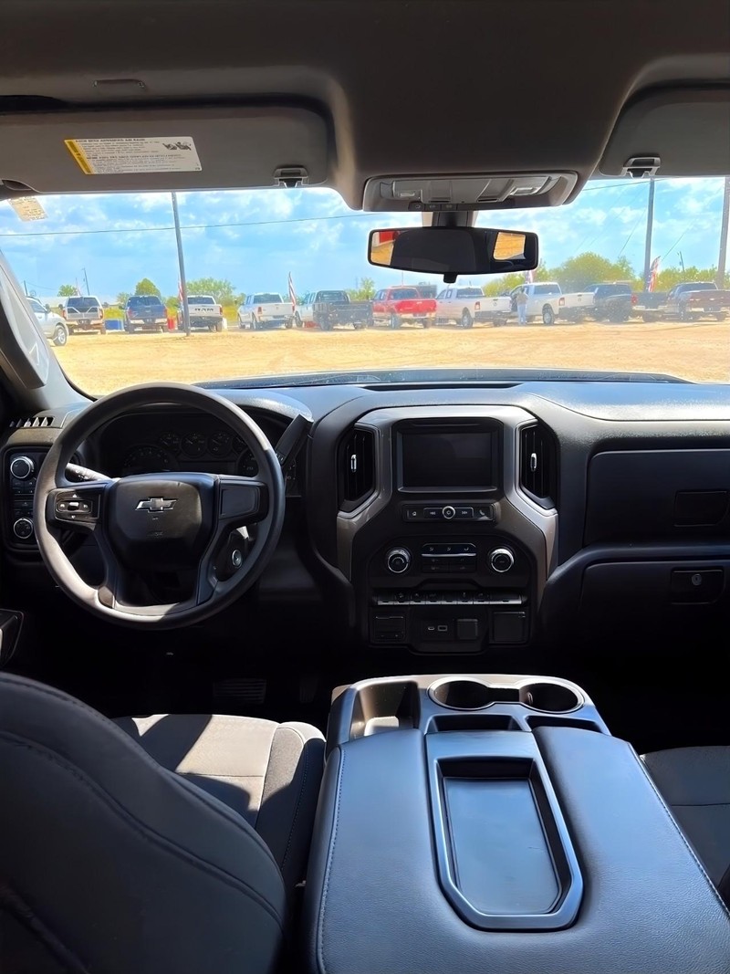 Chevrolet Silverado 1500 LTD Vehicle Full-screen Gallery Image 13