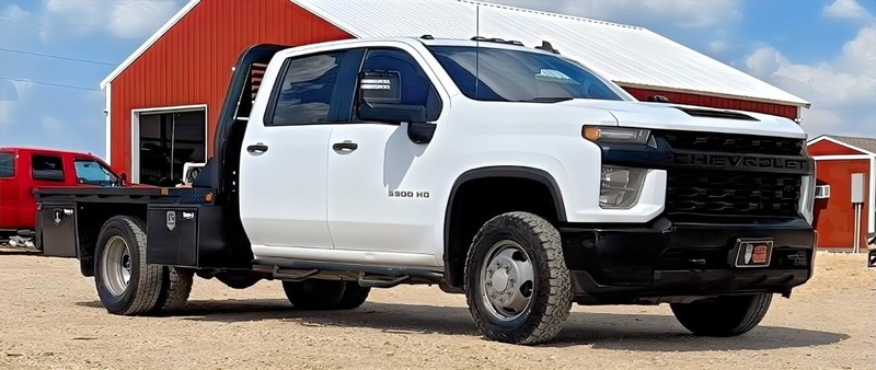 Chevrolet Silverado 3500HD CC Vehicle Full-screen Gallery Image 02