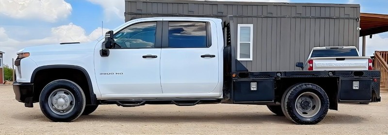 Chevrolet Silverado 3500HD CC Vehicle Full-screen Gallery Image 04