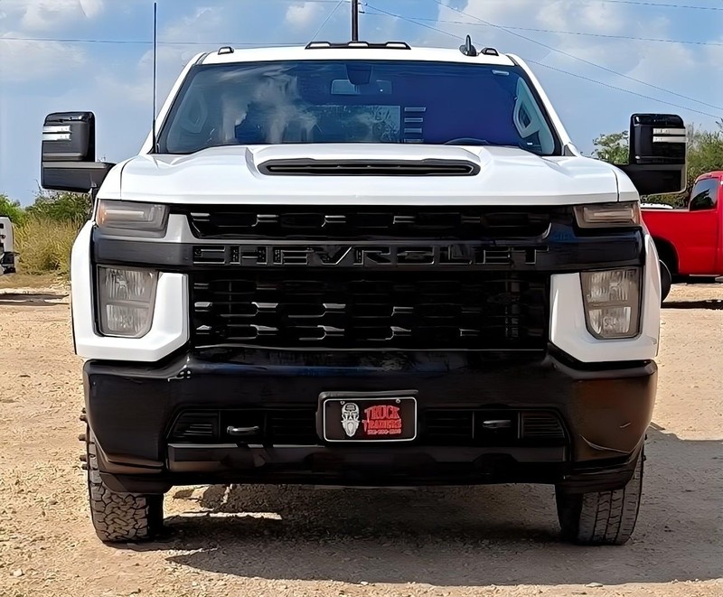 Chevrolet Silverado 3500HD CC Vehicle Full-screen Gallery Image 07